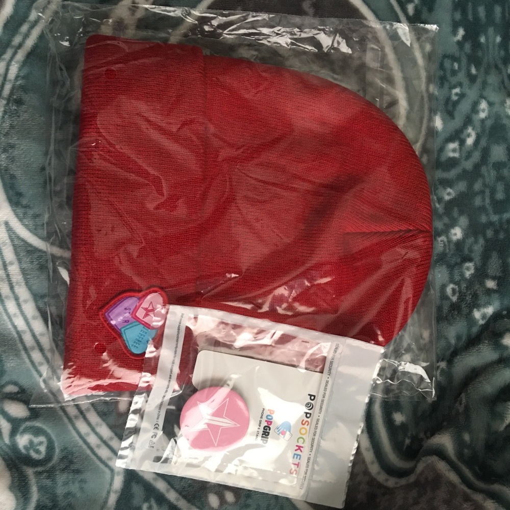 Jeffree Star EXCLUSIVE Beanie and Popsocket